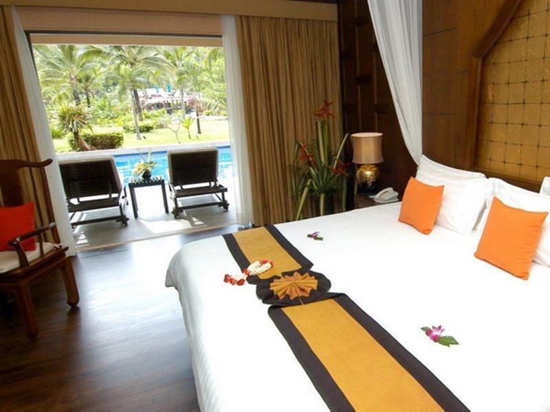 Marriott Resort And Spa Nai Yang Beach Exterior photo
